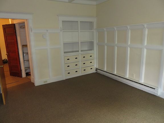LIVINGROOM OTHER SIDE