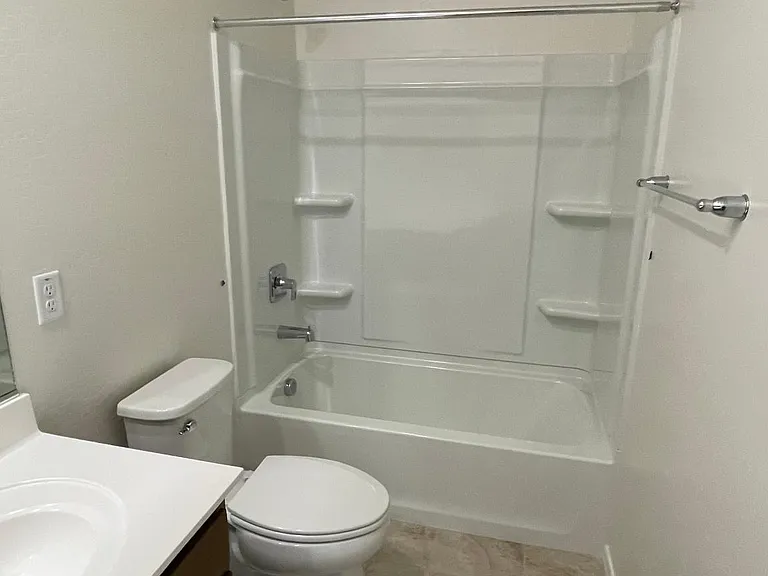 2nd Bath Room