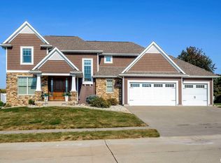 6644 Summerfield Dr, Bettendorf, IA 52722