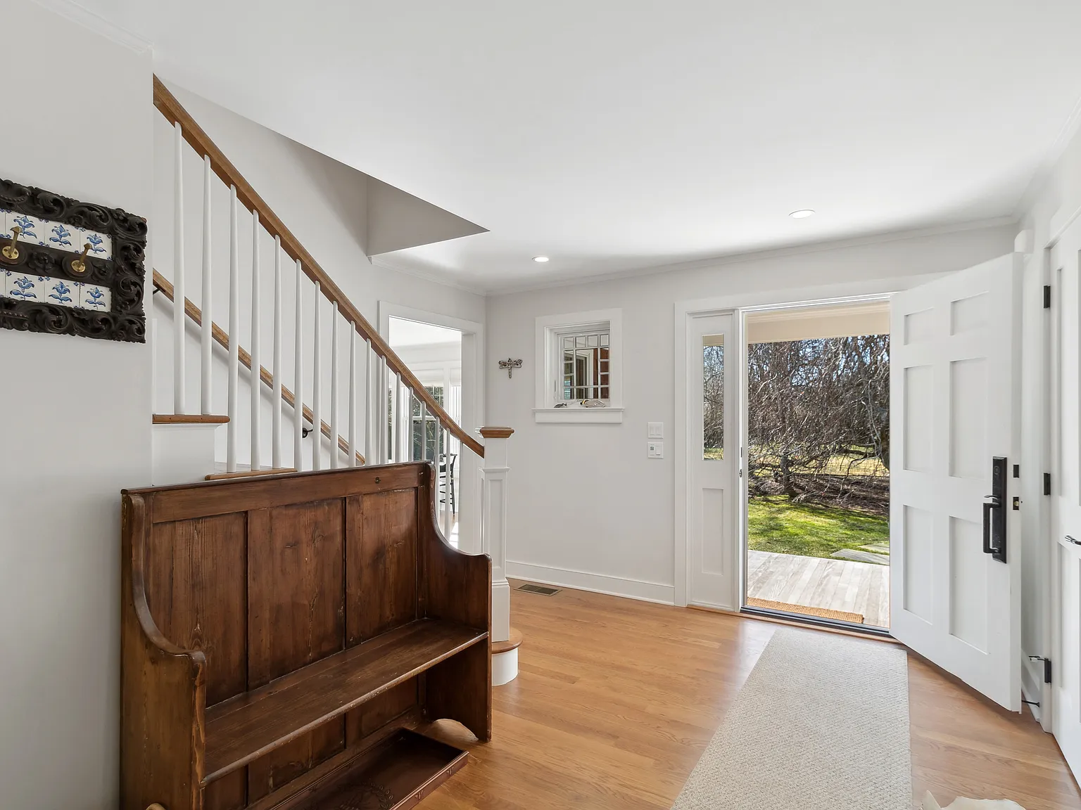 Southampton Village Estate Section Rental Moments to The Ocean — Photo 4