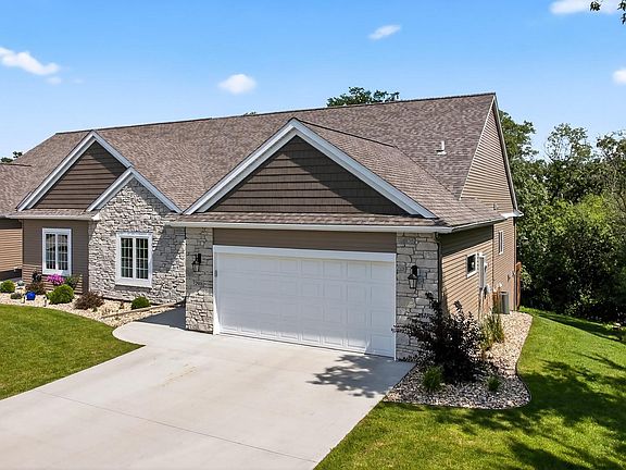 2nd image of 2908 Platinum Dr NE