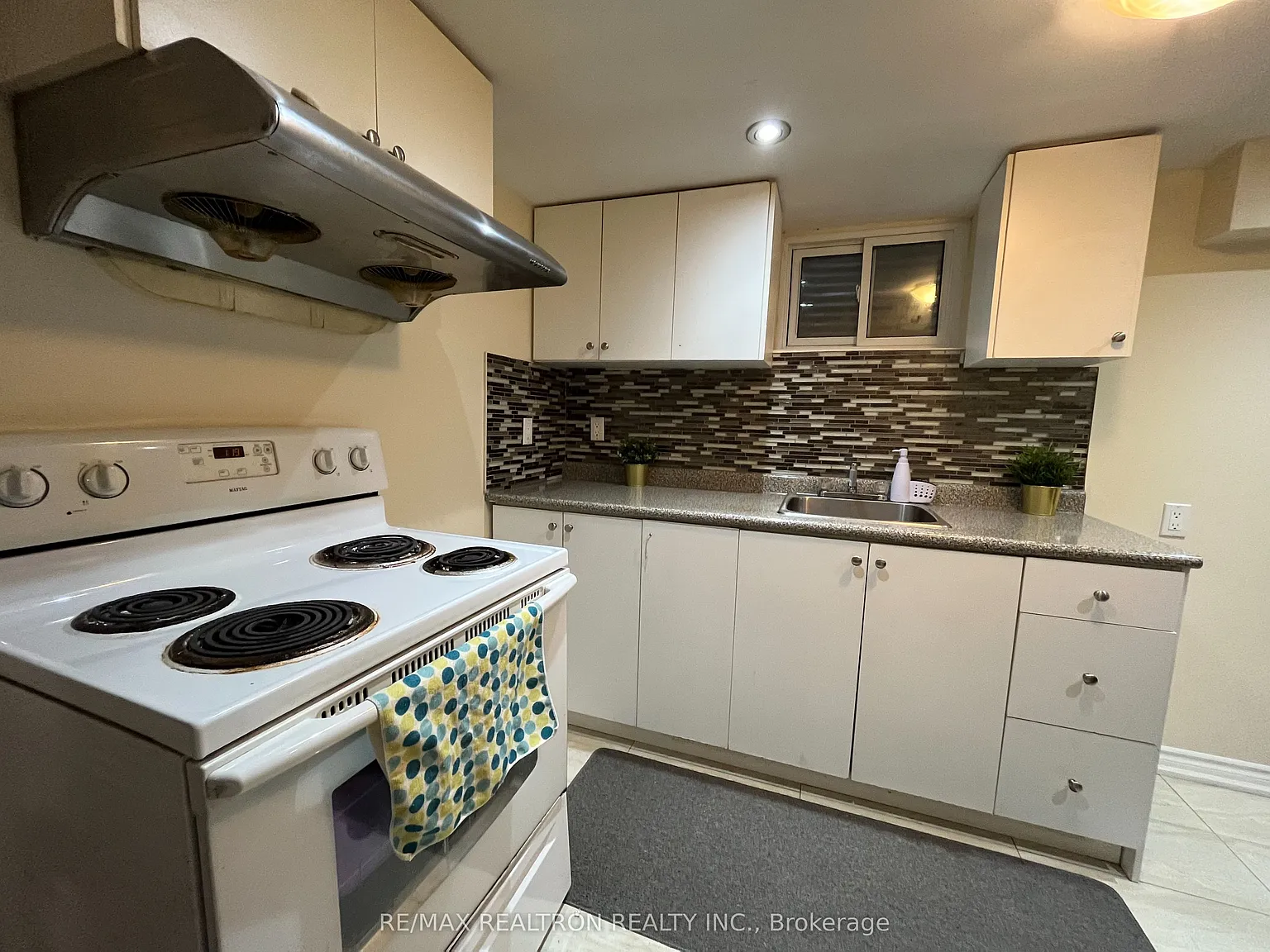 3 bed, $1,800 — Photo 3