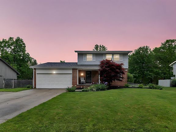 2nd image of 1200 Chanteloup Dr