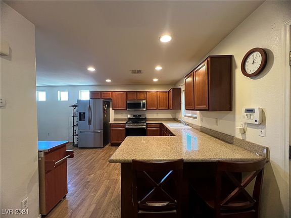 5th image of 5297 Floralita St