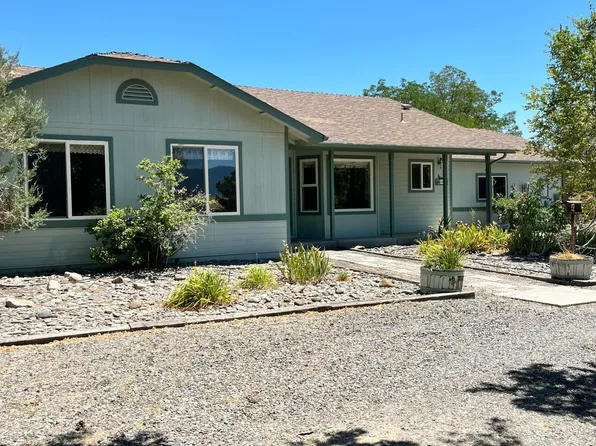 2819 Squires St, Minden, NV 89423
