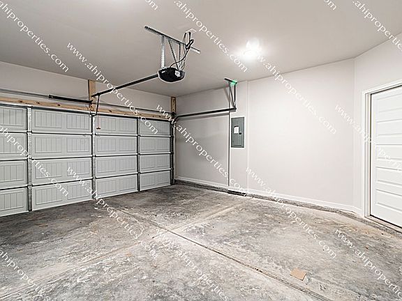 4th image of 3213 Northfield Ln