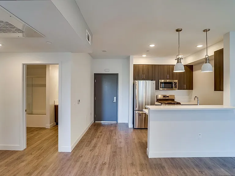 6015 Woodman Ave #206 — Photo 12