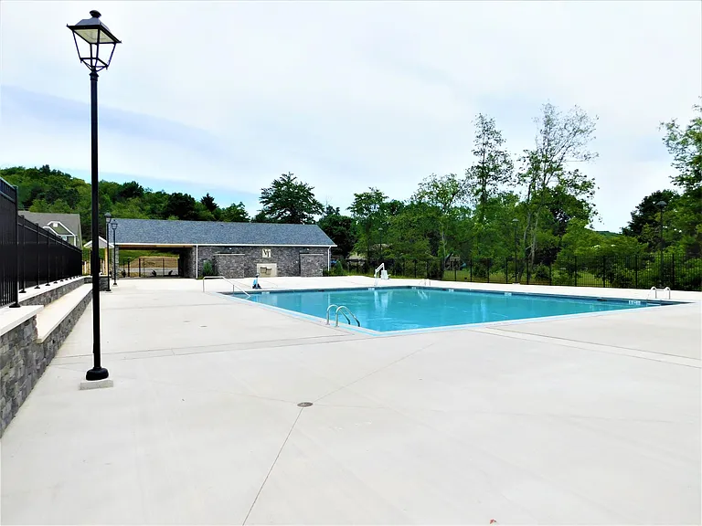 152 Seneca Pl — Photo 44