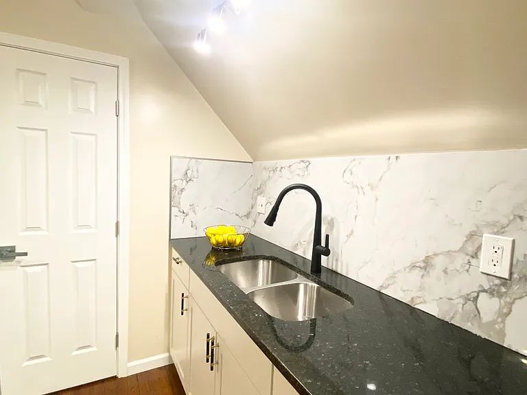 1372 Neil Ave #B — Photo 2