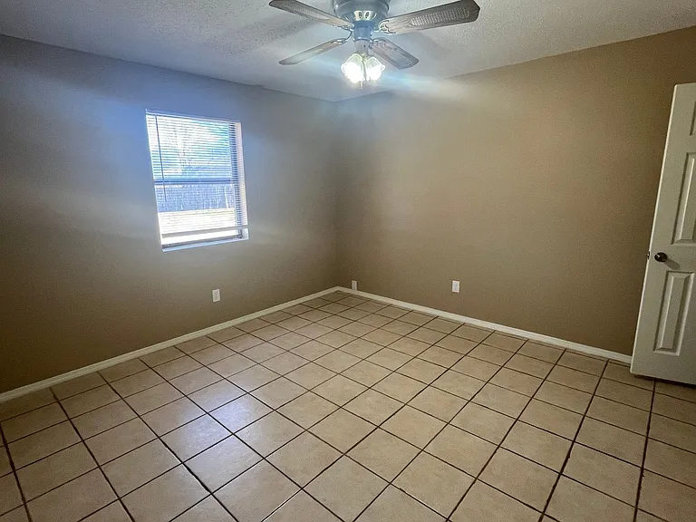 307 Harris Cir — Photo 8