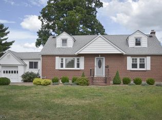 10 Pinetree Ln, Morris Township, NJ 07950