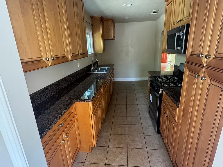 1615 Bellford Ave — Photo 10