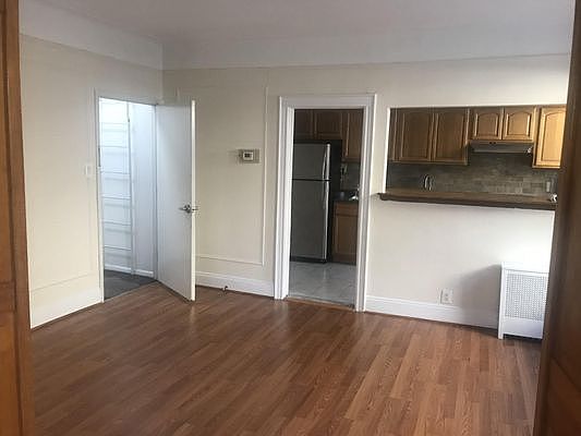 1st image of 2367 Crescent St #2