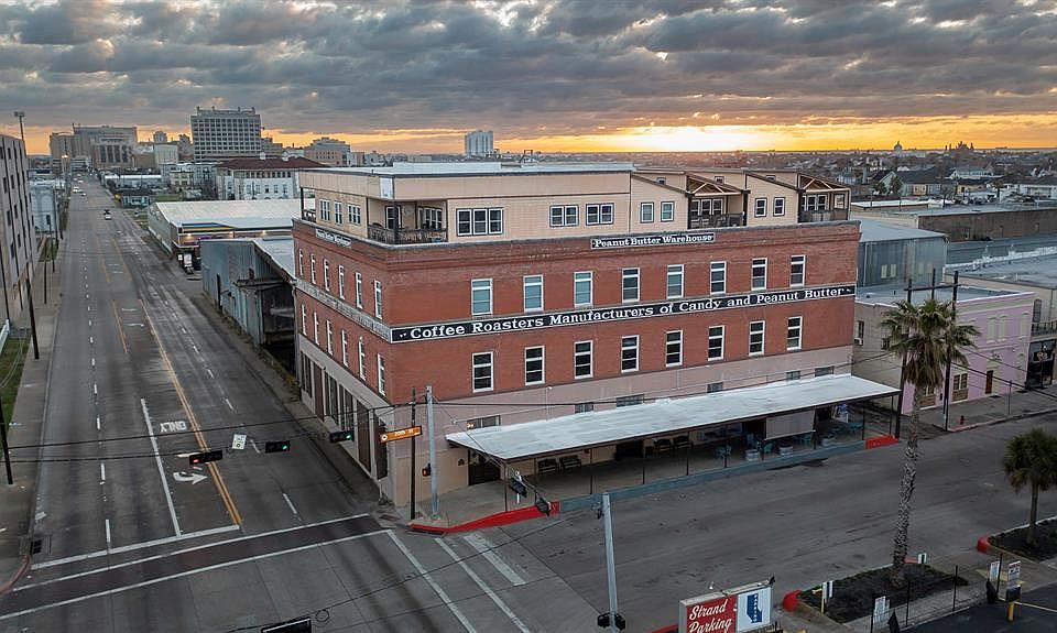 1st image of 100 20th St #305
