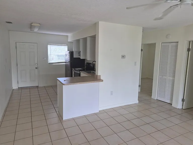 13934 Sommers Ave — Photo 2