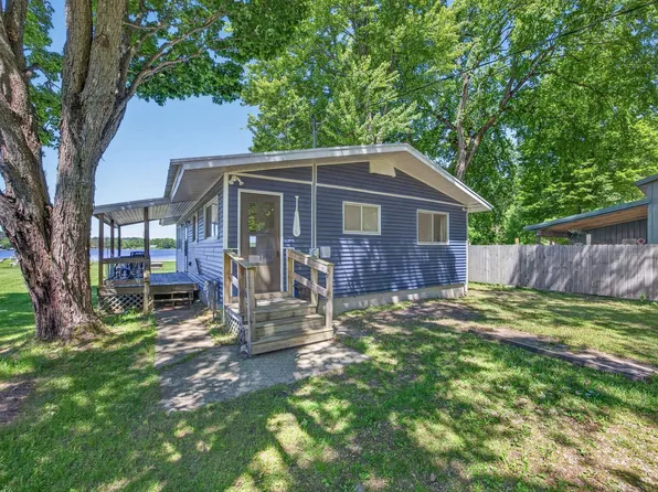 2864 Pleasant Lake Shore Dr, Cadillac, MI 49601
