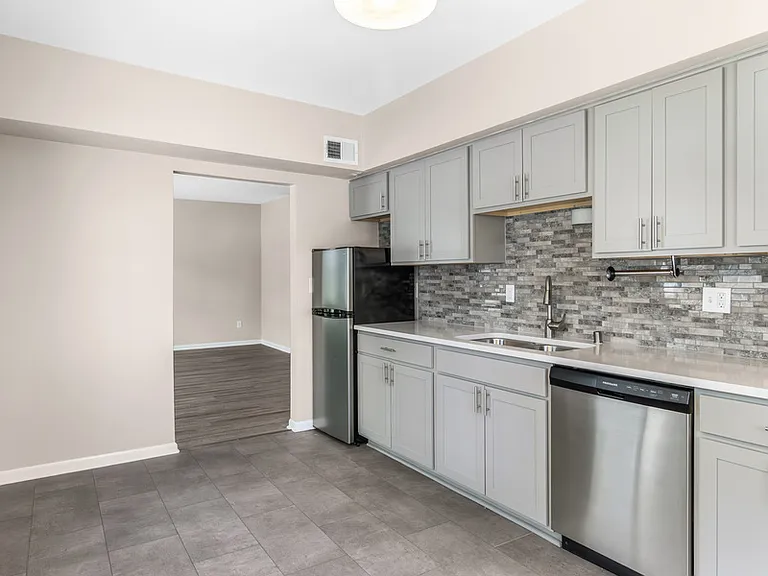 2311 E North Ave #1 — Photo 8