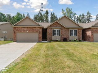 3113 Harbor Pointe Cir, Fenton, MI 48430