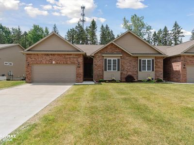 3113 Harbor Pointe Cir, Fenton, MI, 48430