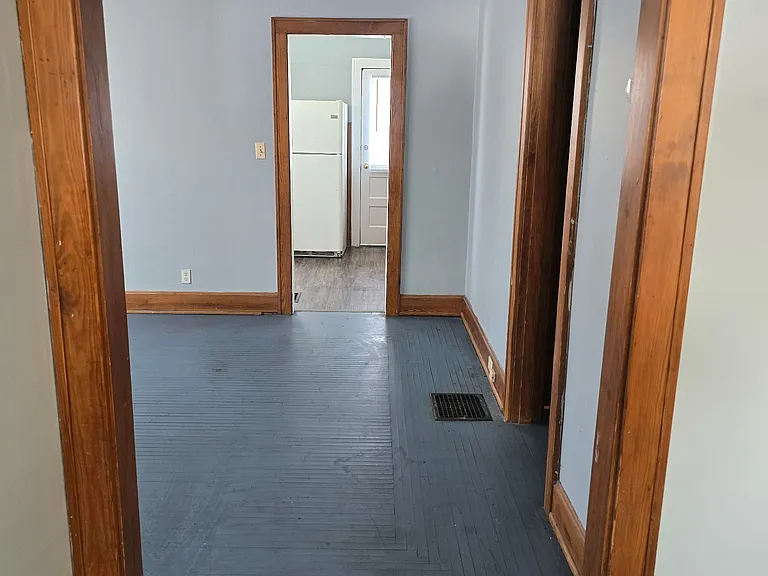 4370 Saint Lawrence Ave — Photo 8