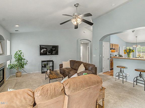 5th image of 914 W WESTON Trail