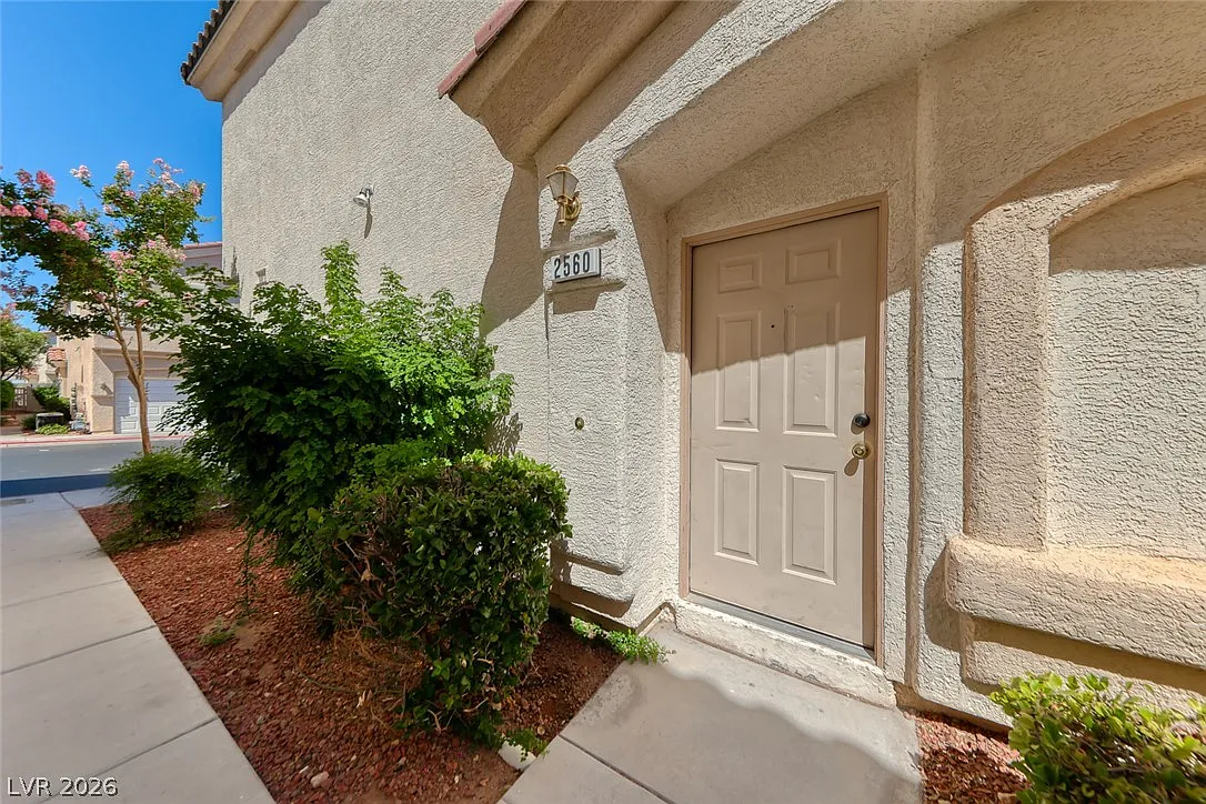 2 bed, 2.0 bath, 1079 sqft, $1,445 — Photo 2