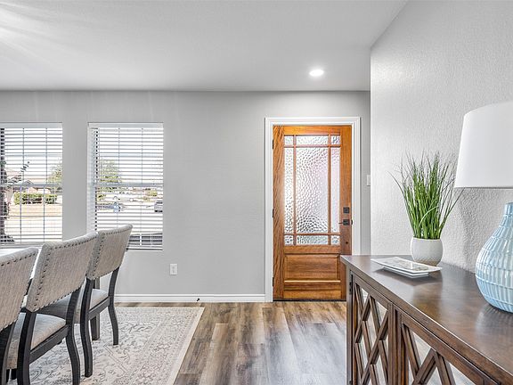 3rd image of 1123 Caroline Dr