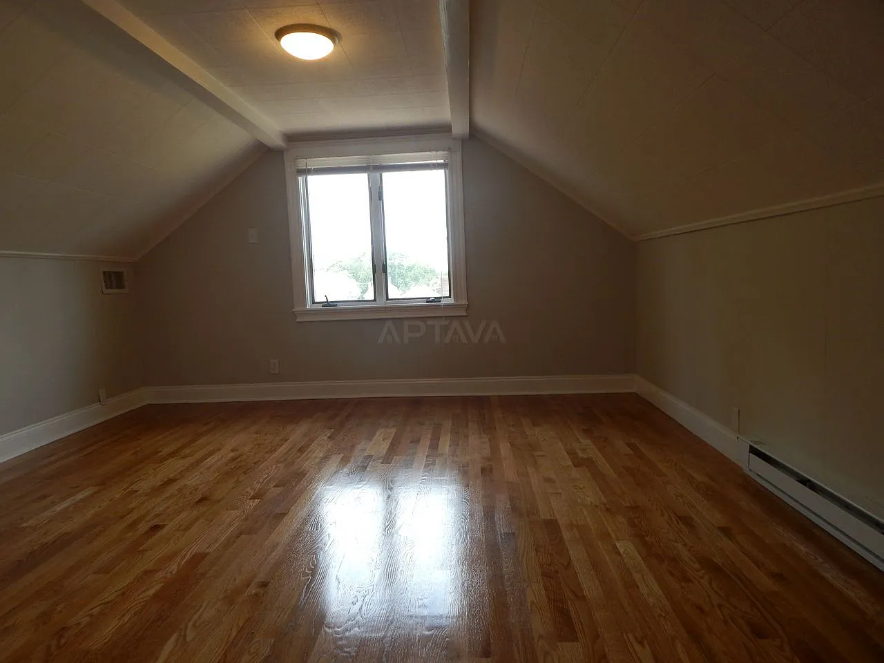 Spring Hill / Union Square area, 5 bedroom, 2 bathroom apartment — Photo 2