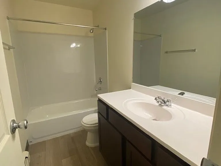 State Place Apartment Homes — Photo 37
