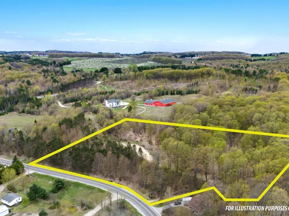 000 E Hoxie Road, Cedar, MI 49621