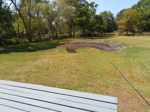 3rd image of 418 Glenn Rd