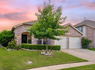 6136 Paddlefish Dr, Fort Worth, TX 76179