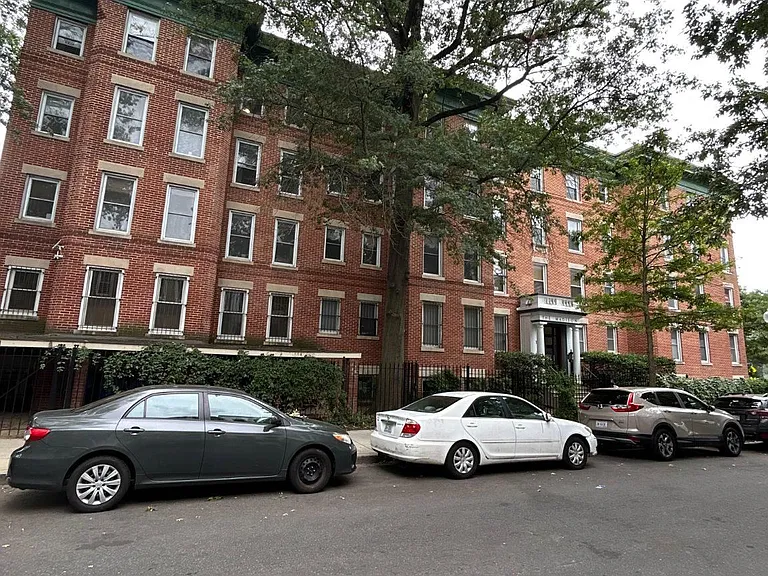 52 Quincy Pl NW #402 — Photo 3