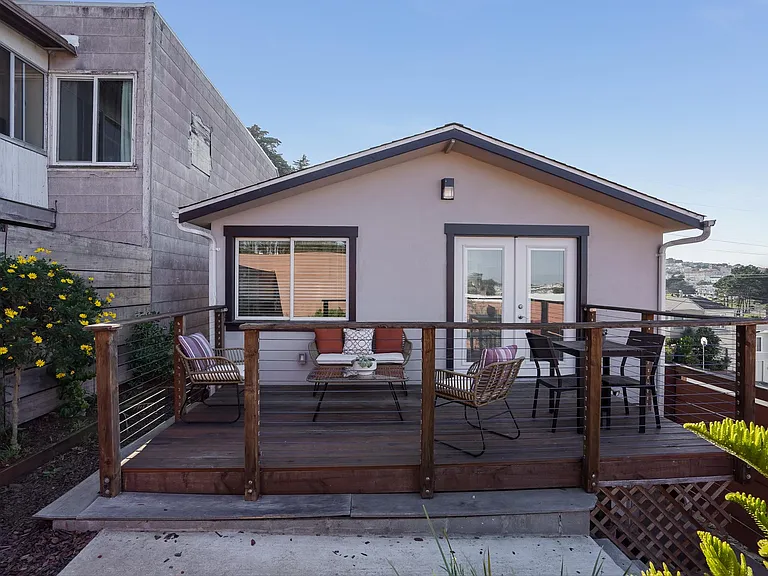703 Dartmouth St — Photo 34