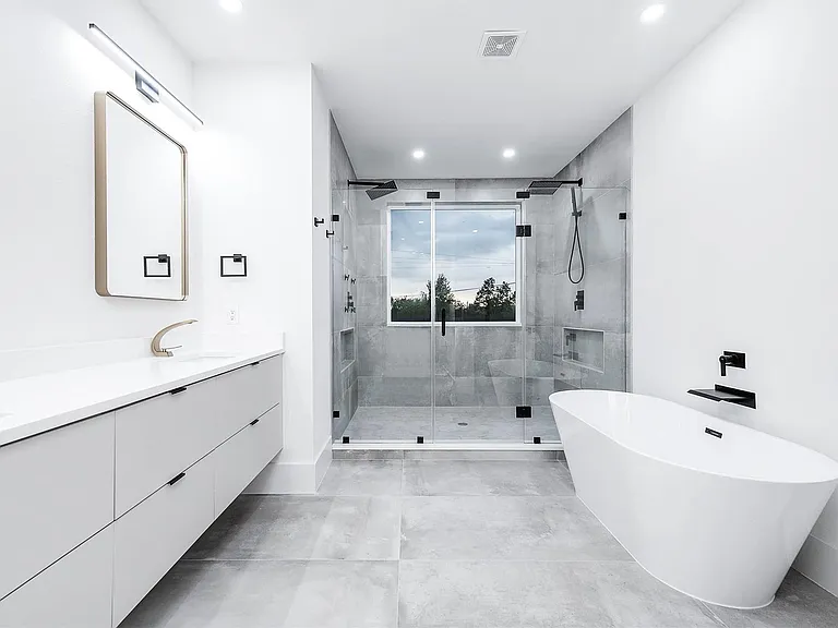 319 N Nagle St — Photo 37