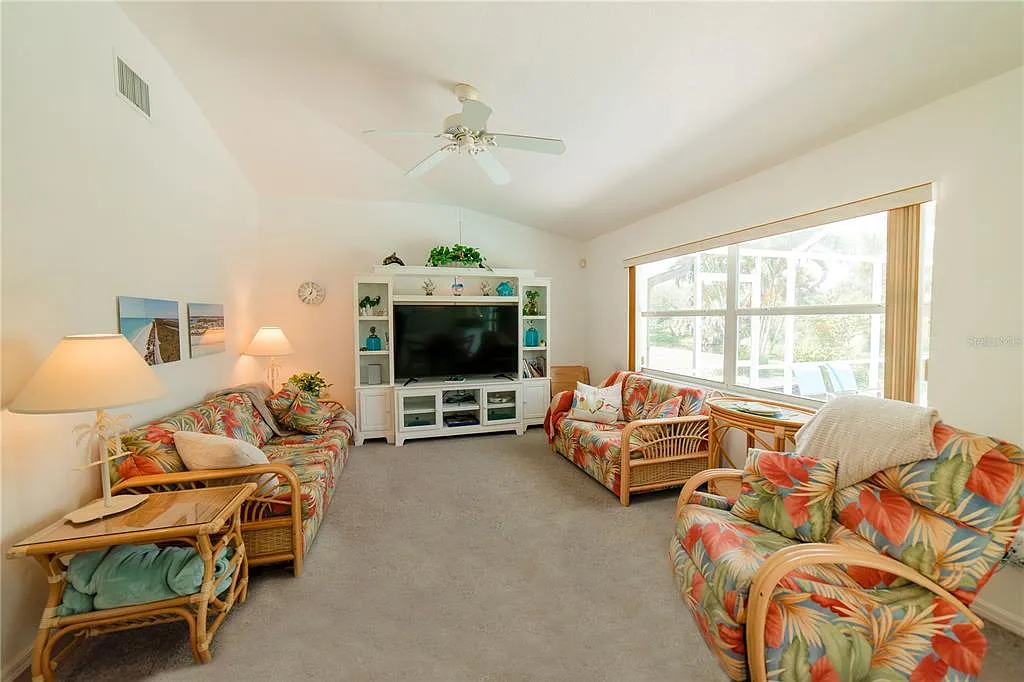 2 bed, 2.0 bath, 1050 sqft, $4,500 — Photo 3