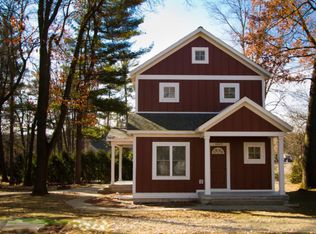 6833 Goldenrod Ave NE, Rockford, MI 49341