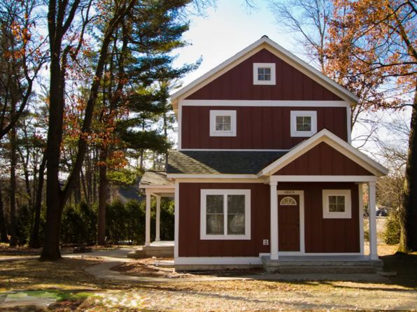 6833 Goldenrod Ave NE