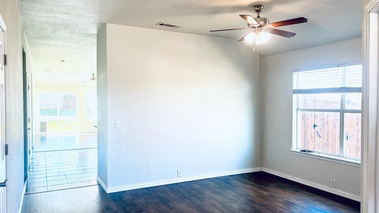 4 bed, 1872 sqft, $2,200 — Photo 4