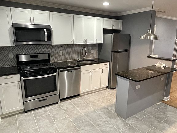 5th image of 340 Gusryan St