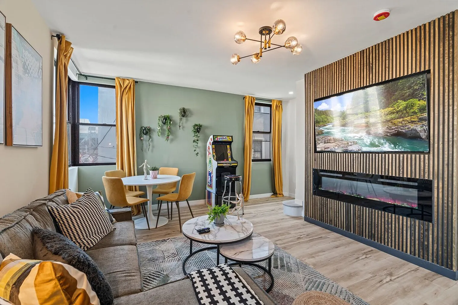 2 bed, 1.0 bath, $6,186 — Photo 1