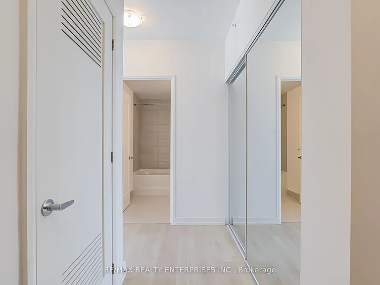 75 James St S #2402 — Photo 7