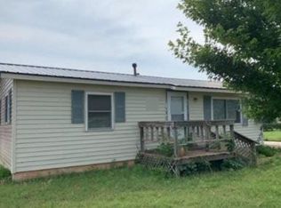 318 S 1st St, Canute, OK 73626