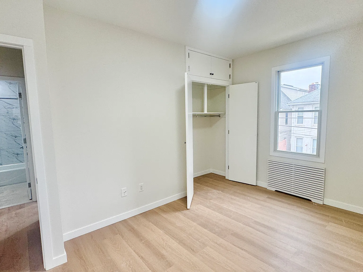 2 bed, 550 sqft, $2,300 — Photo 3