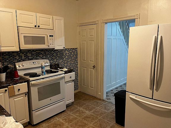 5th image of 4033 N Darien St