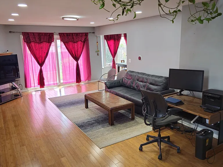 121 Hampton Ave — Photo 3