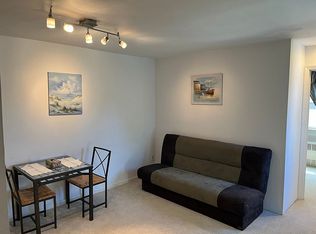 16 Canterbury Rd APT 3E, Great Neck, NY 11021