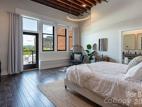 4th image of 122 College St #301