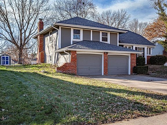 3rd image of 916 Dunwich Dr