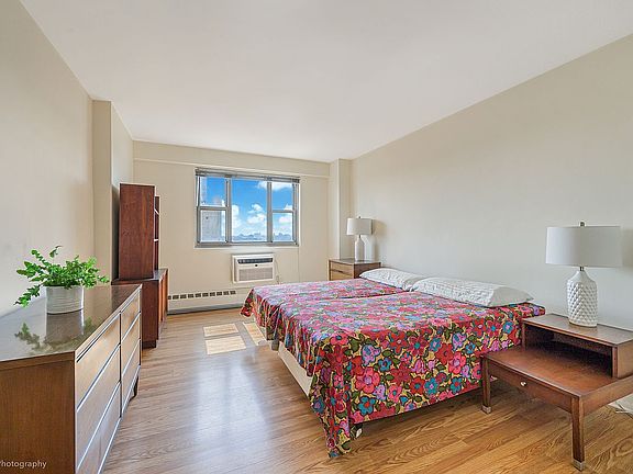 4th image of 52-40 39th Dr APT 12B